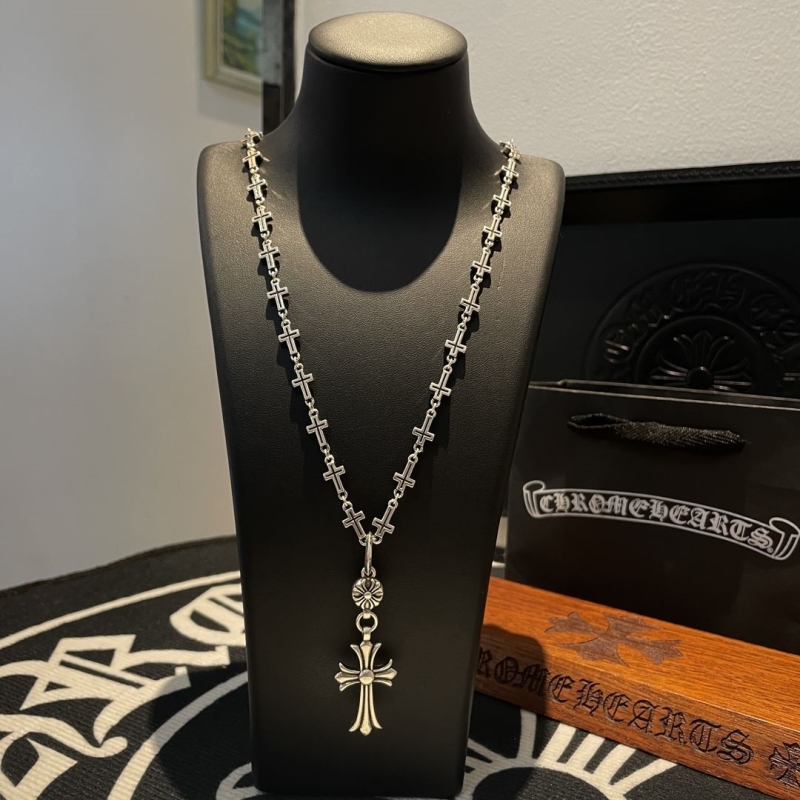 Ch*0me He**ts necklaces